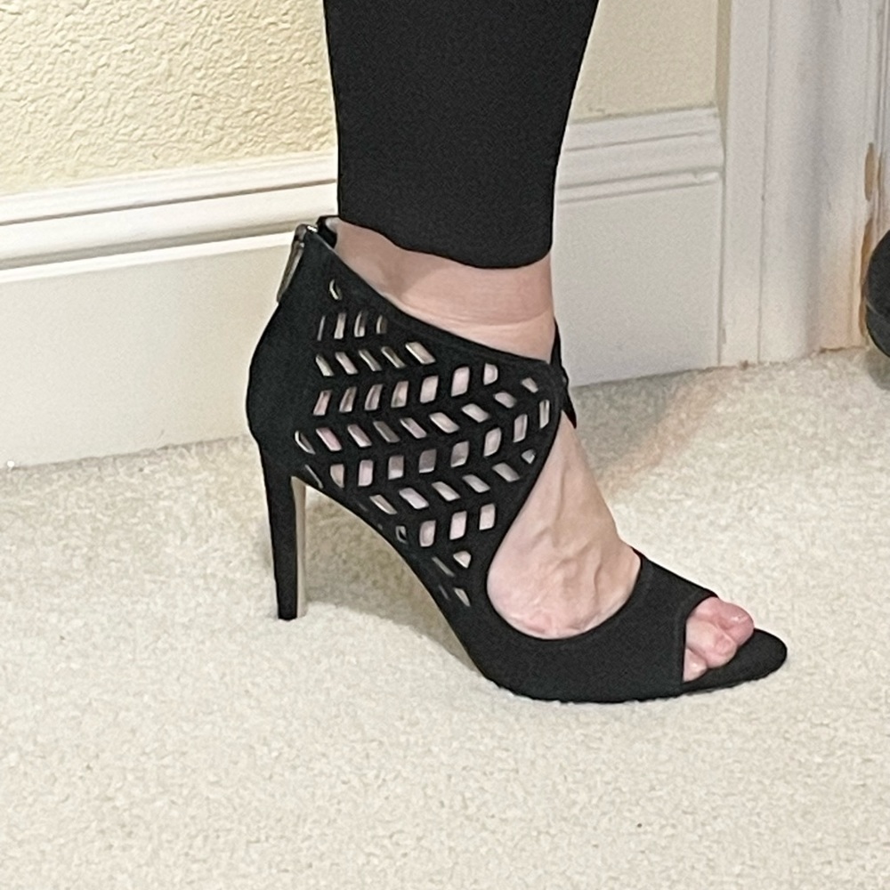 🖤 Gorgeous BCBG stilettos 🖤 SIZE 8.5